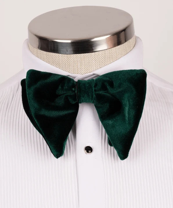 Green bow tie on a white shirt with a mannequin head