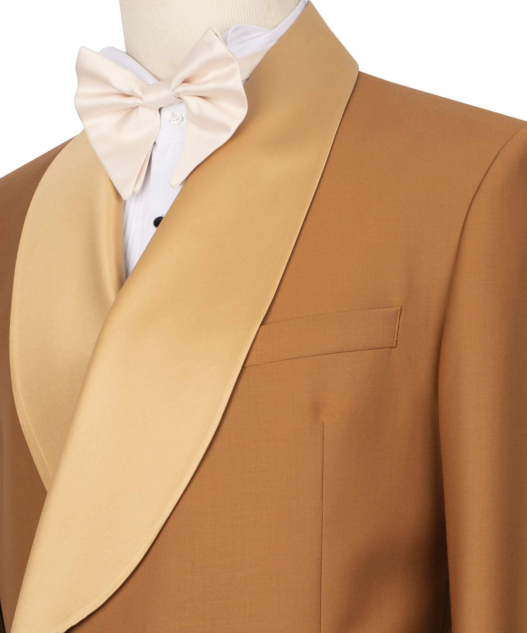 Close-up: cream bow tie with tuxedo shawl collar and lapel seam detail