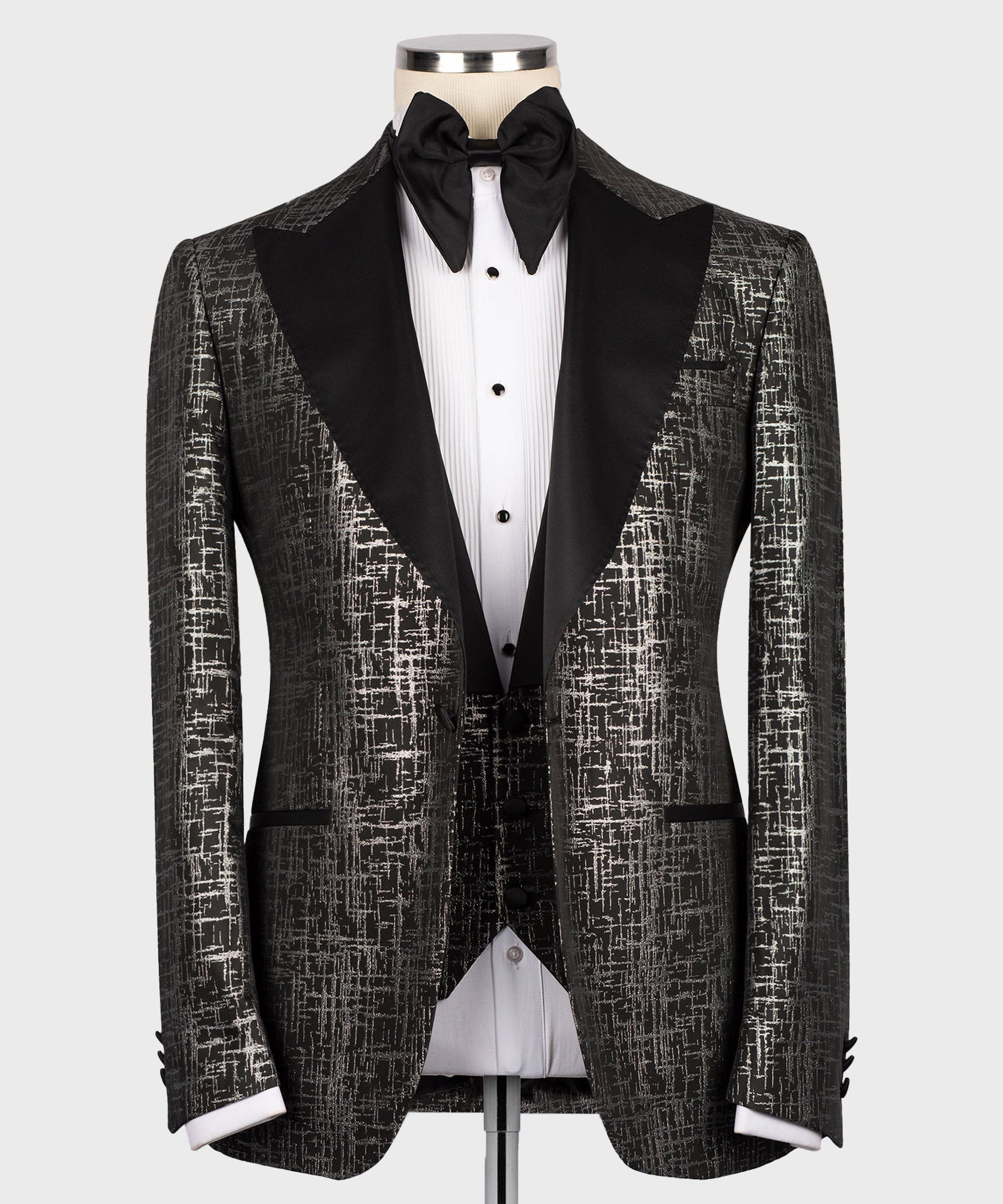 Pointed-collar tuxedo 3-piece set with black bow tie, satin lapels, patterned jacket
